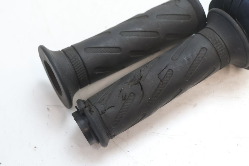 photo de ACCELERATORE SUZUKI SV S 650 (2003 - 2009) - Altra angolazione