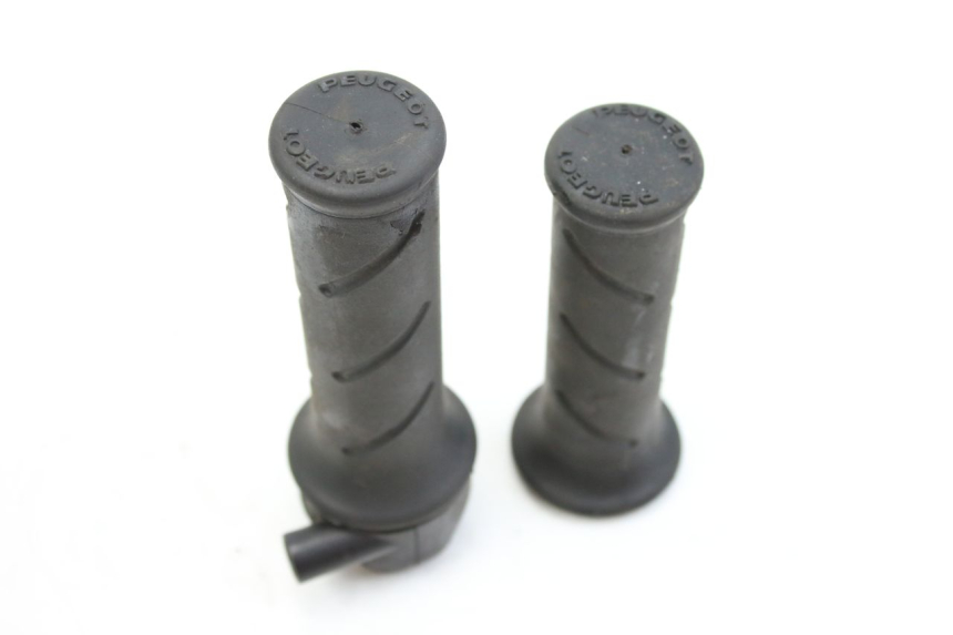 photo de MANOPOLE DELL'ACCELERATORE PEUGEOT SV 125 (1991 - 1994) - Zoom sullo stato d'uso
