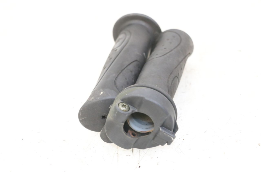 photo de MANOPOLE DELL'ACCELERATORE SYM ORBIT 2 4T 50 (2008 - 2017) - Primo piano tecnico