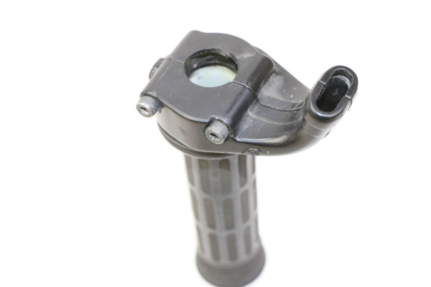 photo de Manopola dell'acceleratore YAMAHA TDM ABS 900 (2002 - 2014) - Zoom sullo stato d'uso