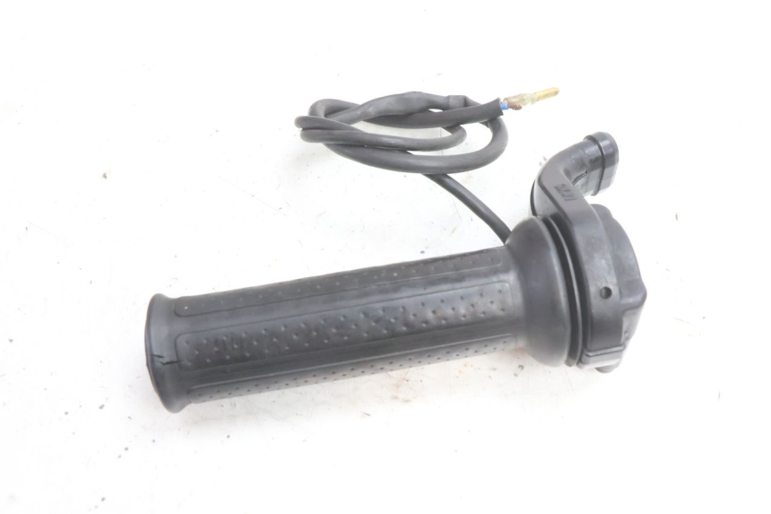 photo de ACCELERATORE YAMAHA TDM ABS 900 (2002 - 2014) - Stato della superficie e materiale
