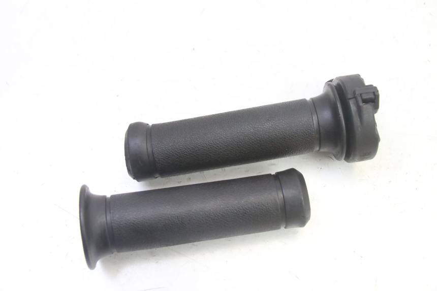 photo de MANOPOLE DELL'ACCELERATORE PEUGEOT TWEET 4T 50 (2018 - 2022) - Altra angolazione