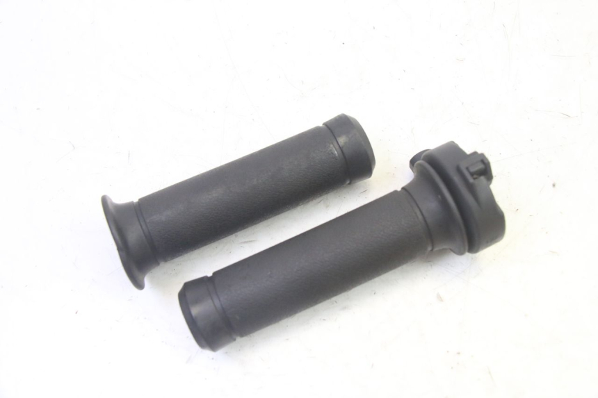 photo de ACCELERATORE PEUGEOT TWEET PRO EFI 4T 50 (2021 - 2022) - Zoom sullo stato d'uso