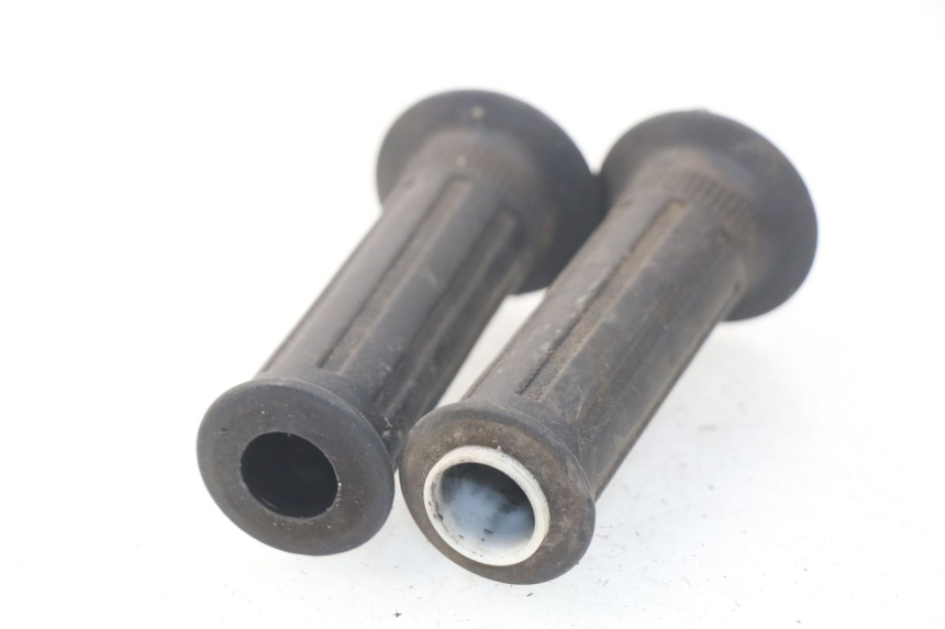 photo de Manopola dell'acceleratore SUZUKI UC EPICURO 125 (1999 - 2003) - Zoom sullo stato d'uso