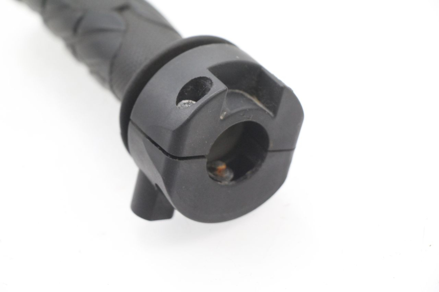 photo de Manopola dell'acceleratore REVATTO URBA GT 125 (2007 - 2017) - Zoom sullo stato d'uso