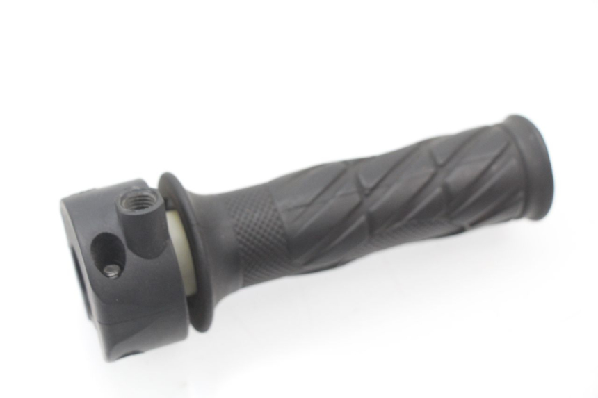 photo de Manopola dell'acceleratore REVATTO URBA GT 125 (2007 - 2017) - Altra angolazione