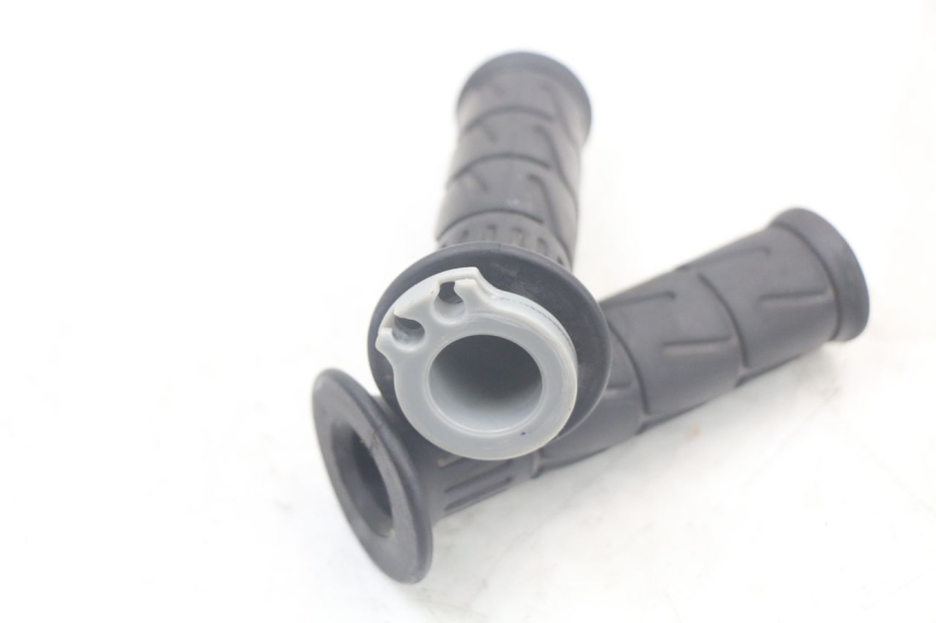 photo de MANOPOLE DELL'ACCELERATORE KAWASAKI VERSYS ABS 650 (2015 - 2018) - Zoom sullo stato d'uso