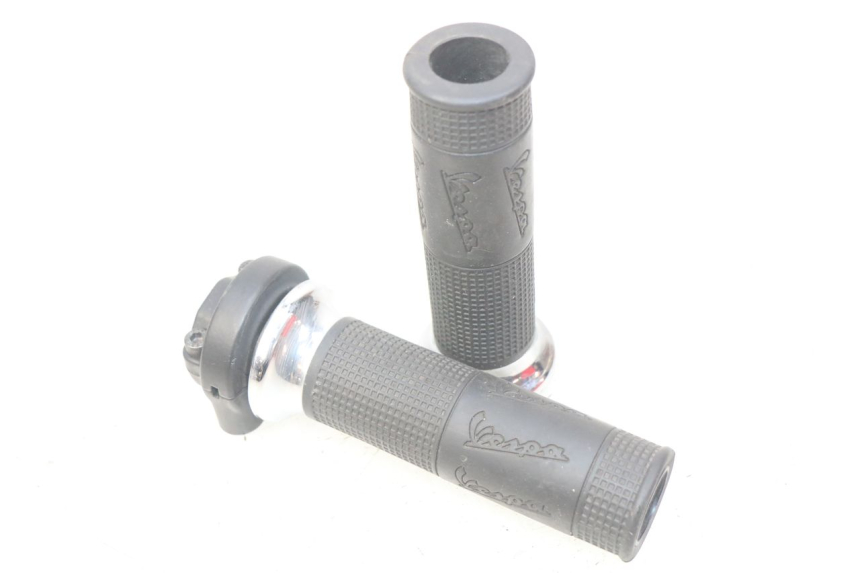 photo de MANOPOLE DELL'ACCELERATORE PIAGGIO VESPA GTS IGET ABS 125 (2017 - 2023) - Vista principale