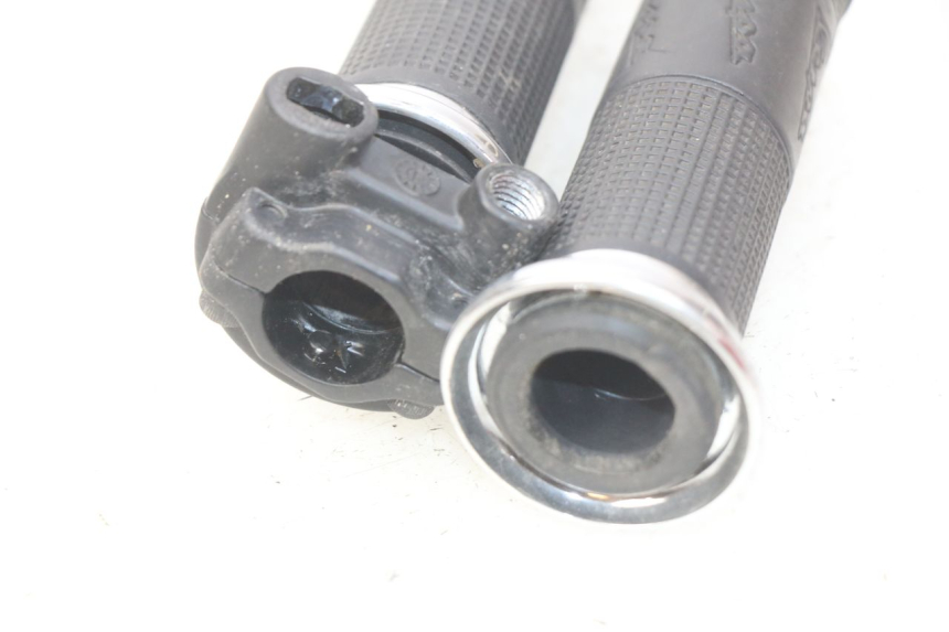 photo de MANOPOLE DELL'ACCELERATORE PIAGGIO VESPA GTS IGET ABS 125 (2017 - 2023) - Dettaglio del componente