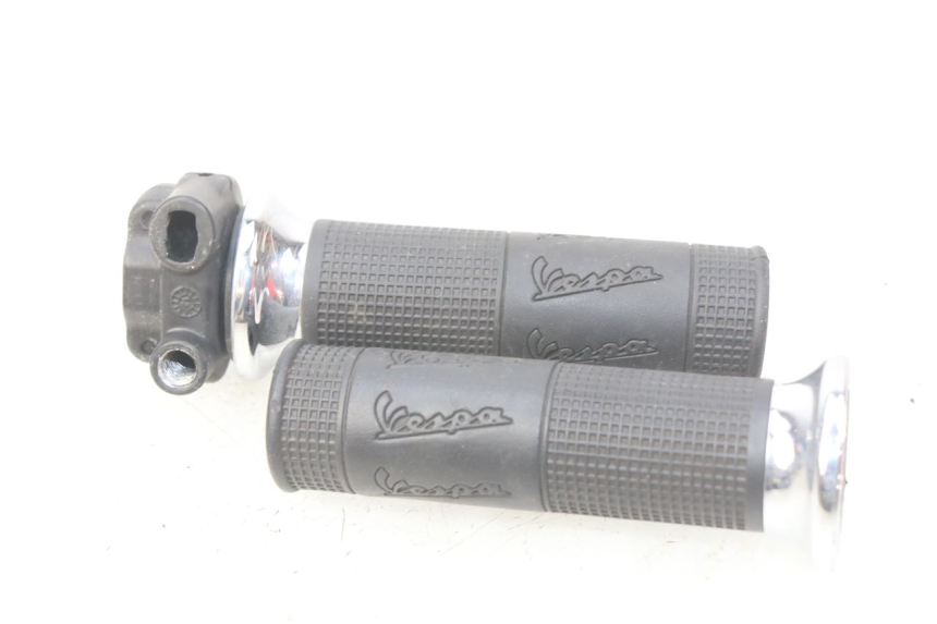 photo de MANOPOLE DELL'ACCELERATORE PIAGGIO VESPA GTS IGET ABS 125 (2017 - 2023) - Altra angolazione