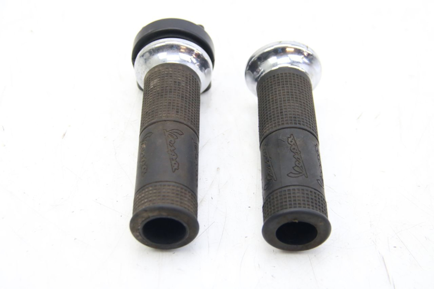 photo de MANOPOLE DELL'ACCELERATORE PIAGGIO VESPA GTS SUPER IE 125 (2009 - 2016) - Primo piano tecnico