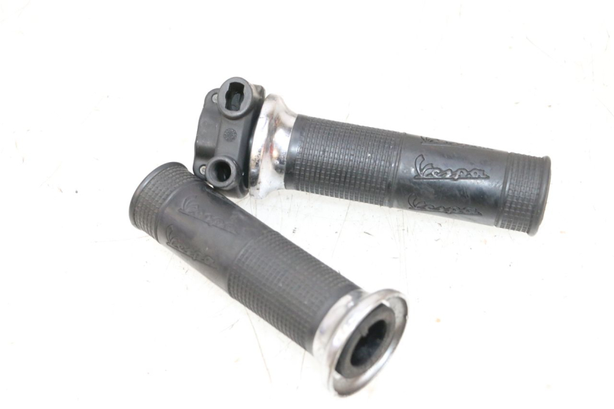 photo de MANOPOLE DELL'ACCELERATORE PIAGGIO VESPA GTS SUPER IE 125 (2009 - 2016) - Dettaglio del componente