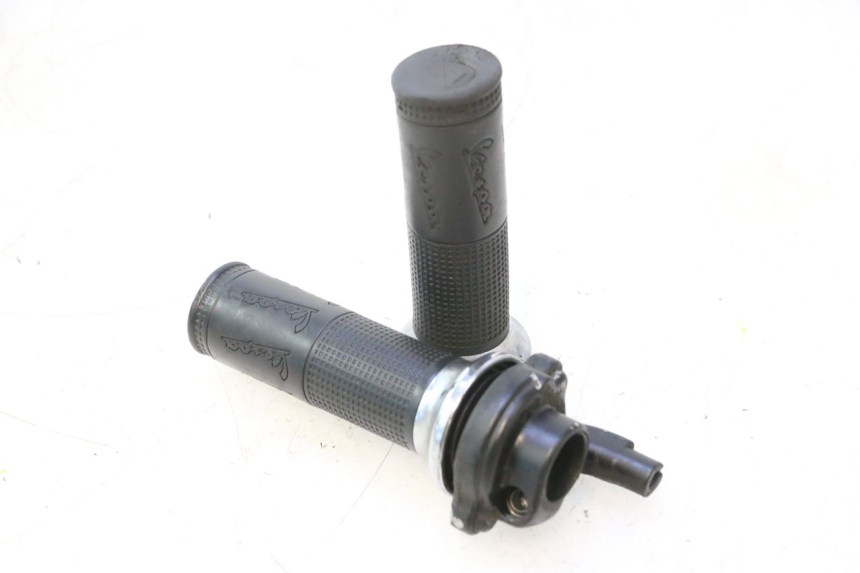 photo de MANOPOLE DELL'ACCELERATORE PIAGGIO VESPA LX 2T 50 (2005 - 2013) - Vista principale