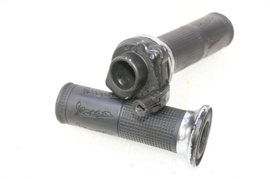 photo de MANOPOLE DELL'ACCELERATORE PIAGGIO VESPA LX 2T 50 (2005 - 2013) - Dettaglio del componente