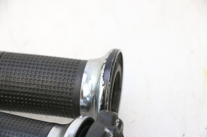photo de MANOPOLE DELL'ACCELERATORE PIAGGIO VESPA LX 2T 50 (2005 - 2013) - Altra angolazione