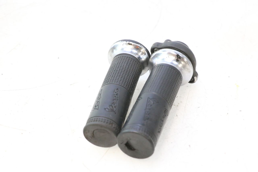 photo de MANOPOLE DELL'ACCELERATORE PIAGGIO VESPA LX 2T 50 (2005 - 2013) - Vista d'insieme del prodotto