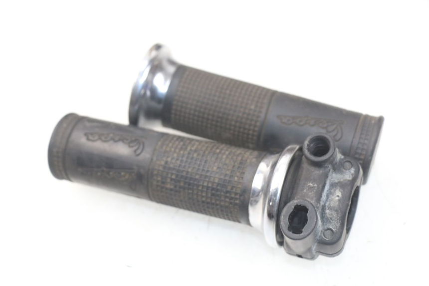 photo de Manopola dell'acceleratore PIAGGIO VESPA LX IE 125 (2010 - 2012) - Zoom sullo stato d'uso