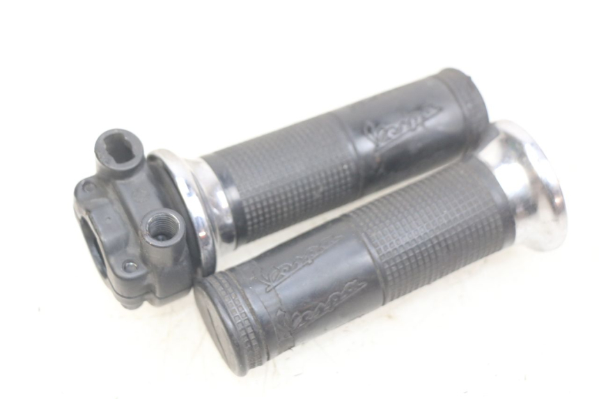 photo de MANOPOLE DELL'ACCELERATORE PIAGGIO VESPA LXV 125 (2006 - 2009) - Zoom sullo stato d'uso