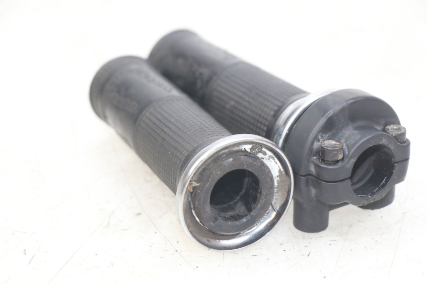 photo de MANOPOLE DELL'ACCELERATORE PIAGGIO VESPA LXV 125 (2006 - 2009) - Altra angolazione