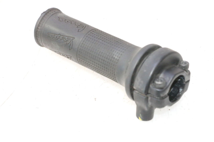 photo de MANOPOLE DELL'ACCELERATORE PIAGGIO VESPA PRIMAVERA 2T 50 (2013 - 2018) - Altra angolazione