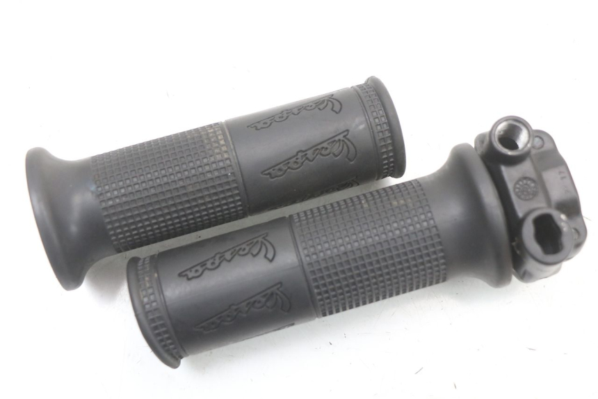 photo de ACCELERATORE PIAGGIO VESPA PRIMAVERA 4T 50 (2021 - 2024) - Zoom sullo stato d'uso