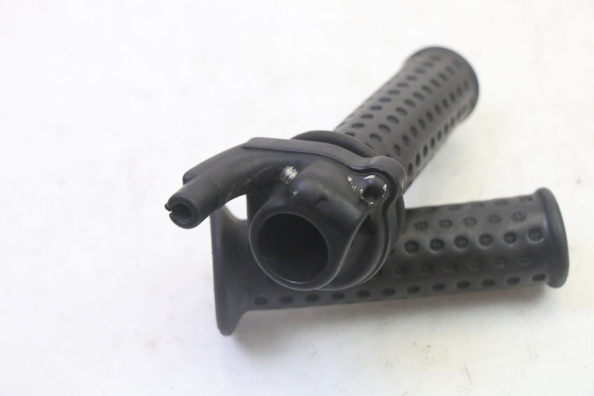 photo de MANOPOLE DELL'ACCELERATORE PIAGGIO VESPA S 2T 50 (2007 - 2014) - Zoom sullo stato d'uso