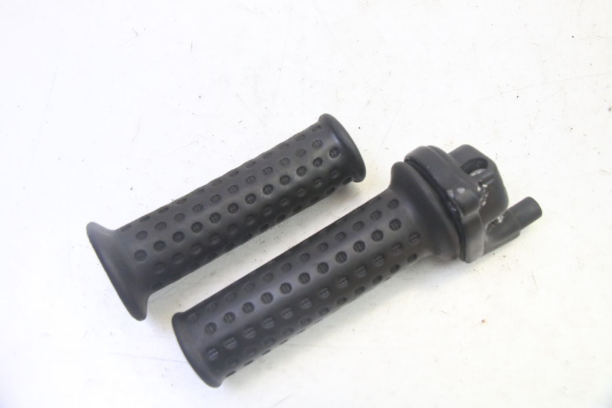 photo de MANOPOLE DELL'ACCELERATORE PIAGGIO VESPA S 2T 50 (2007 - 2014) - Altra angolazione