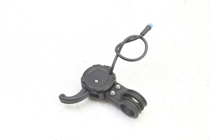 photo de MANIGLIA DELL'ACCELERATORE DUALTRON VICTOR LIMITED 1 - Primo piano tecnico