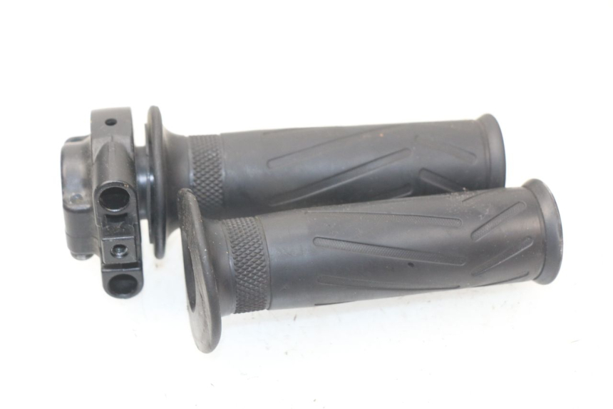photo de MANOPOLE DELL'ACCELERATORE YAMAHA XMAX X-MAX 125 (2006 - 2009) - Dettaglio del componente