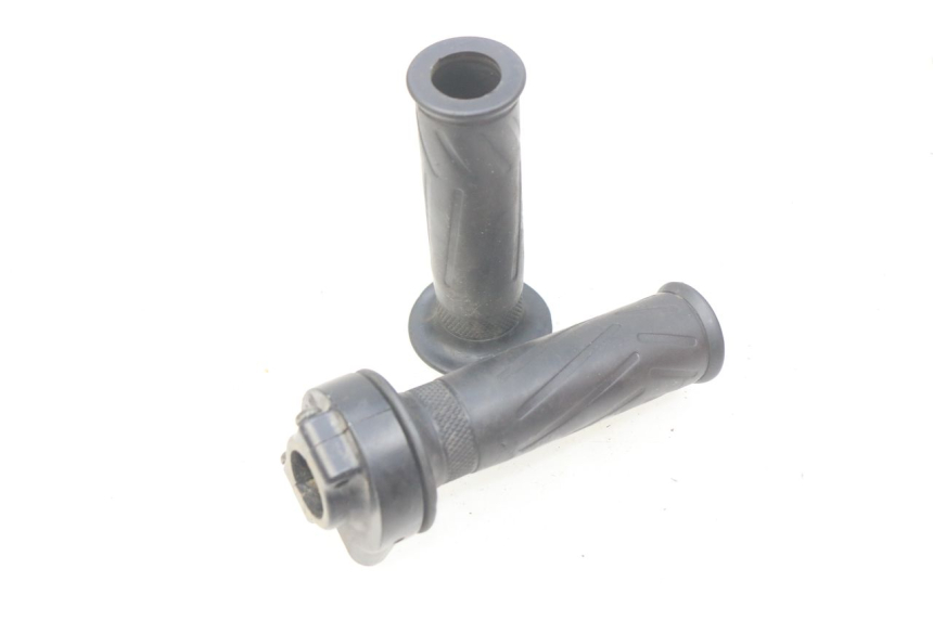 photo de MANOPOLE DELL'ACCELERATORE YAMAHA XMAX X-MAX 125 (2006 - 2009) - Vista principale