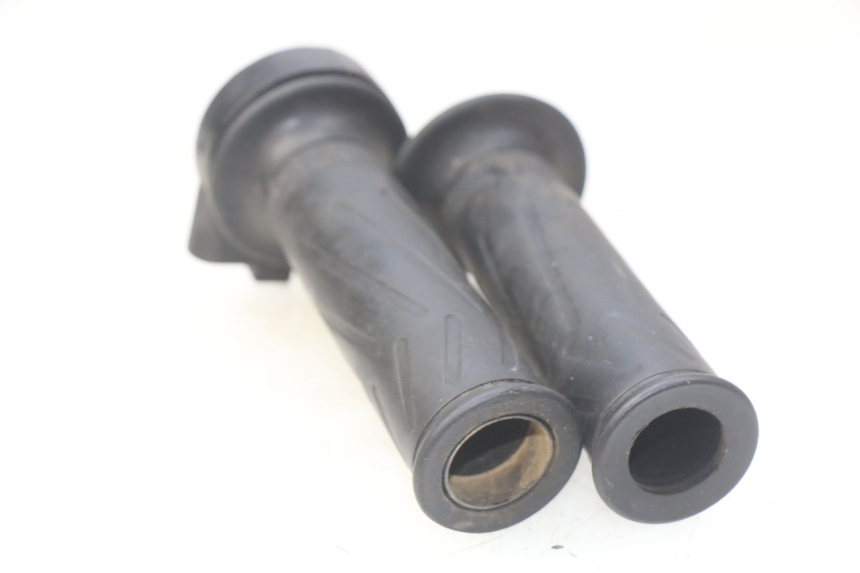 photo de MANOPOLE DELL'ACCELERATORE YAMAHA XMAX X-MAX 125 (2006 - 2009) - Altra angolazione