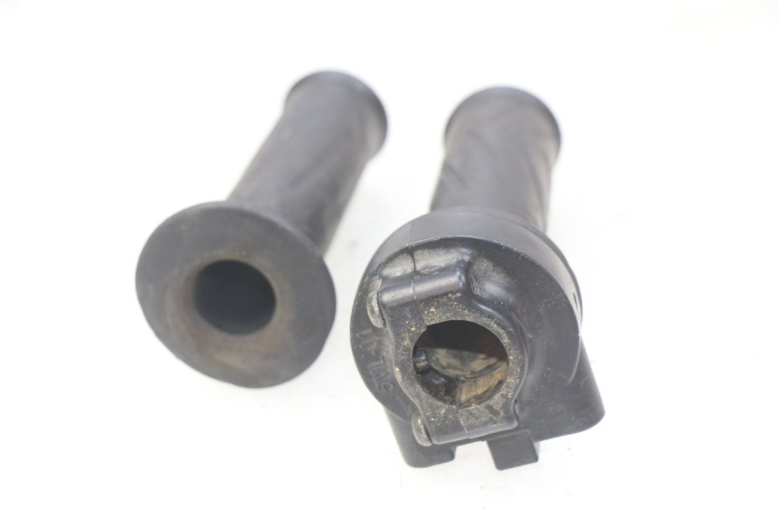 photo de MANOPOLE DELL'ACCELERATORE YAMAHA XMAX X-MAX 125 (2006 - 2009) - Primo piano tecnico