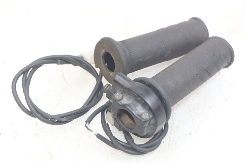 photo de MANOPOLE DELL'ACCELERATORE YAMAHA X-MAX XMAX 250 (2006 - 2009) - Vista principale