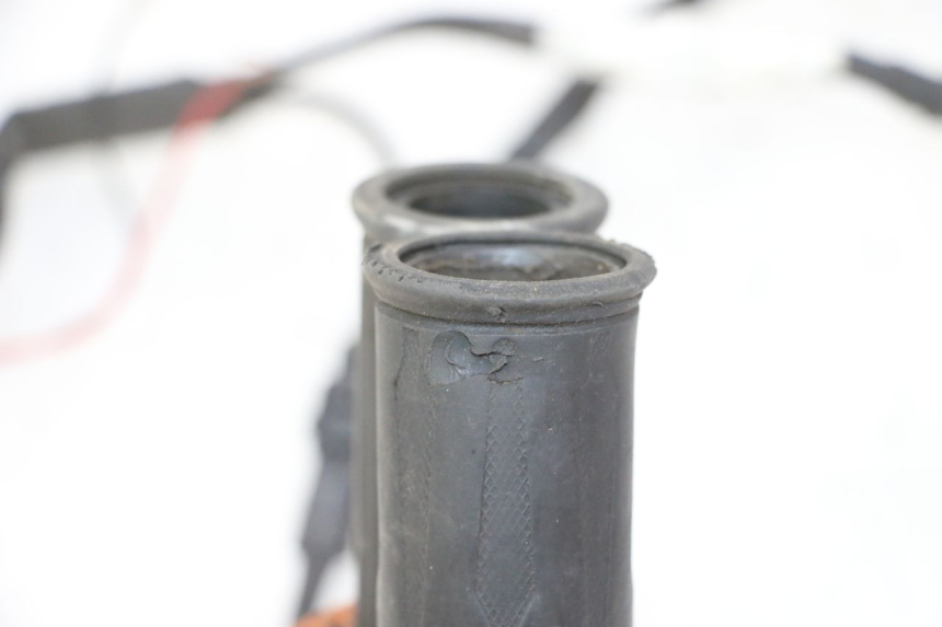 photo de MANOPOLE DELL'ACCELERATORE YAMAHA XMAX X-MAX 125 (2006 - 2009) - Stato della superficie e materiale