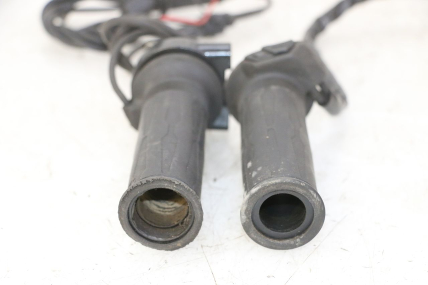 photo de MANOPOLE DELL'ACCELERATORE YAMAHA XMAX X-MAX 125 (2006 - 2009) - Ricambio usato controllato