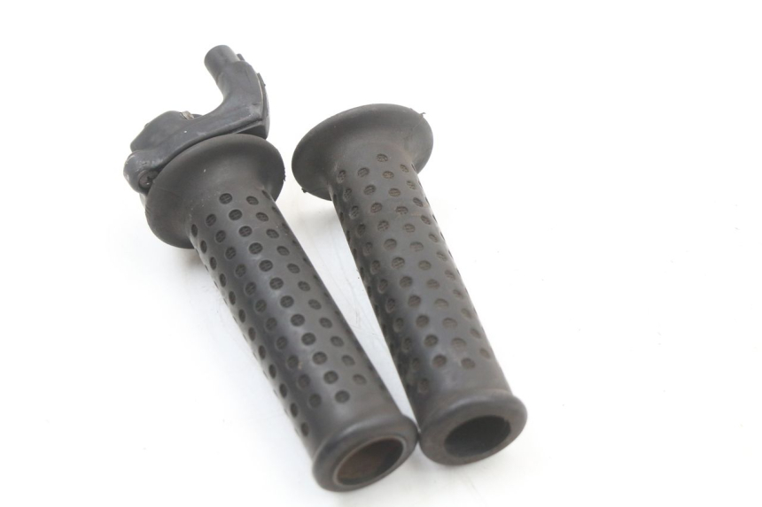 photo de MANOPOLE DELL'ACCELERATORE PIAGGIO X8 125 (2004 - 2007) - Zoom sullo stato d'uso