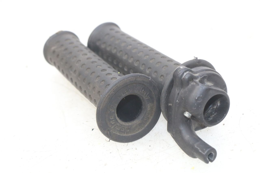 photo de MANOPOLE DELL'ACCELERATORE PIAGGIO X9 EVOLUTION 125 (2003 - 2007) - Zoom sullo stato d'uso