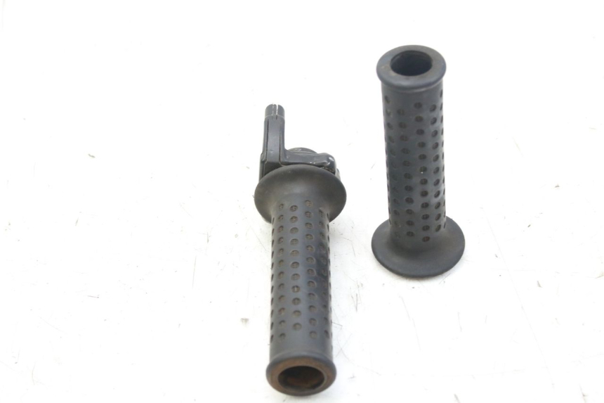 photo de MANOPOLE DELL'ACCELERATORE PIAGGIO X9 EVOLUTION 125 (2003 - 2007) - Zoom sullo stato d'uso