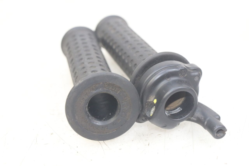 photo de MANOPOLE DELL'ACCELERATORE PIAGGIO XEVO - X EVO 125 (2007 - 2017) - Zoom sullo stato d'uso