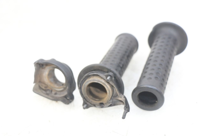 photo de MANOPOLE DELL'ACCELERATORE PIAGGIO XEVO - X EVO 125 (2007 - 2017) - Zoom sullo stato d'uso