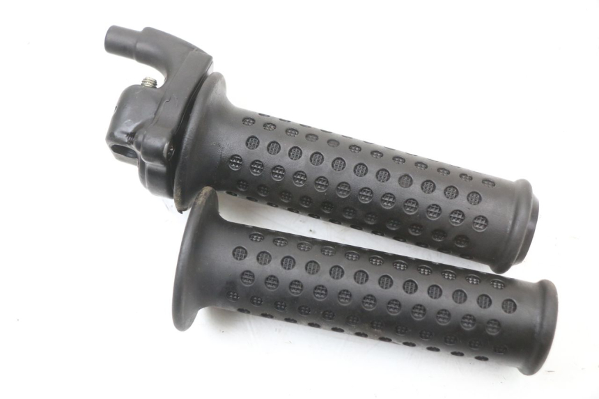 photo de MANOPOLE DELL'ACCELERATORE PIAGGIO XEVO - X EVO 125 (2007 - 2017) - Zoom sullo stato d'uso