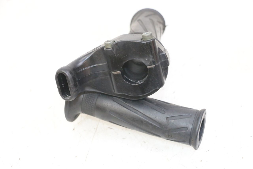 photo de MANOPOLE DELL'ACCELERATORE YAMAHA FZS FAZER 600 (2001 - 2003) - Altra angolazione