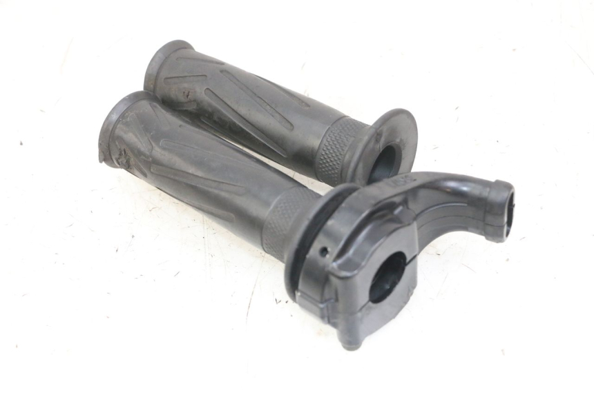 photo de MANOPOLE DELL'ACCELERATORE YAMAHA FZS FAZER 600 (2001 - 2003) - Primo piano tecnico