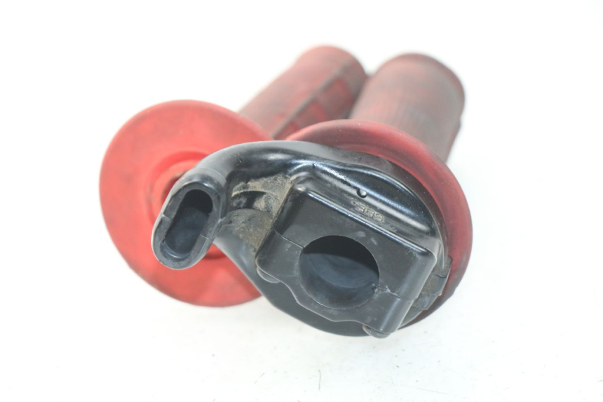 photo de ACCELERATORE YAMAHA YZ-F YZF 250 (2014 - 2018) - Zoom sullo stato d'uso