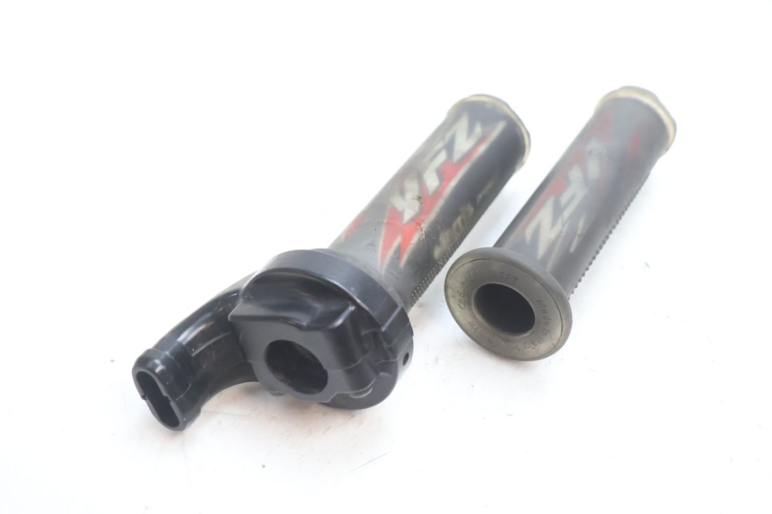 photo de ACCELERATORE YAMAHA YZF R GENESIS 750 (1993 - 1998) - Zoom sullo stato d'uso