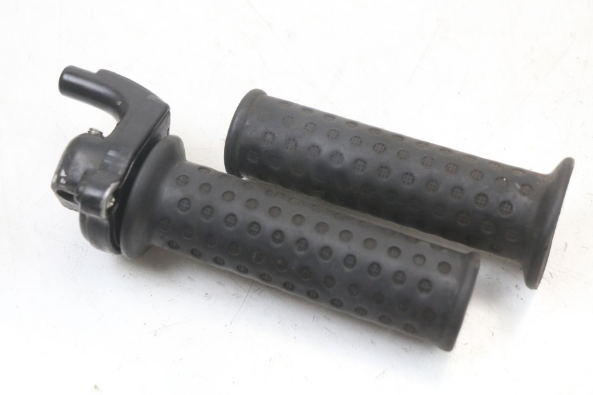 photo de MANOPOLE DELL'ACCELERATORE PIAGGIO ZIP 2T 50 (2009 - 2019) - Zoom sullo stato d'uso