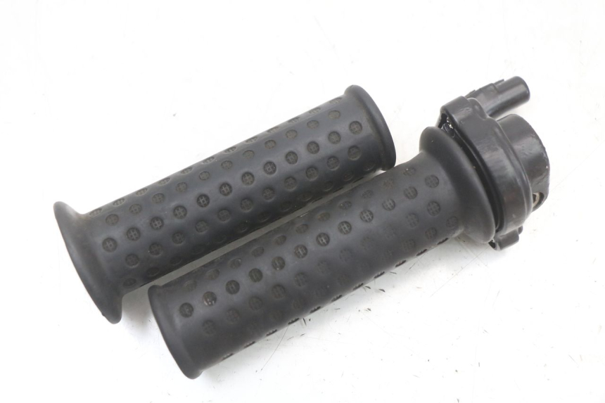 photo de MANOPOLE DELL'ACCELERATORE PIAGGIO ZIP 2T 50 (2009 - 2019) - Altra angolazione