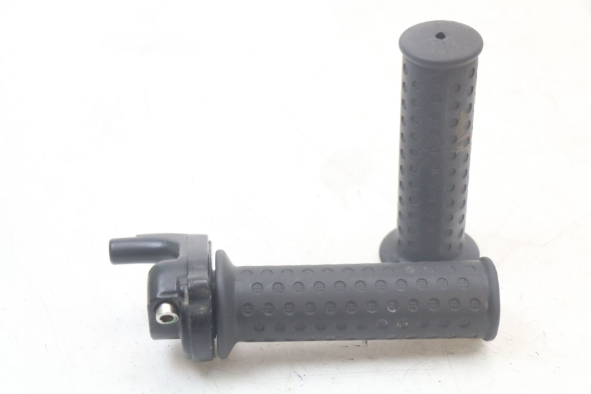 photo de MANOPOLE DELL'ACCELERATORE PIAGGIO ZIP 2T 50 (2009 - 2019) - Zoom sullo stato d'uso