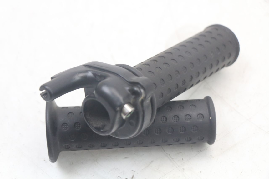 photo de MANOPOLE DELL'ACCELERATORE PIAGGIO ZIP 2T 50 (2009 - 2019) - Altra angolazione