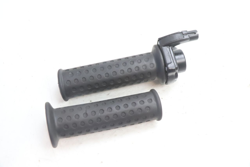 photo de MANOPOLE DELL'ACCELERATORE PIAGGIO ZIP 2T 50 (2009 - 2019) - Zoom sullo stato d'uso